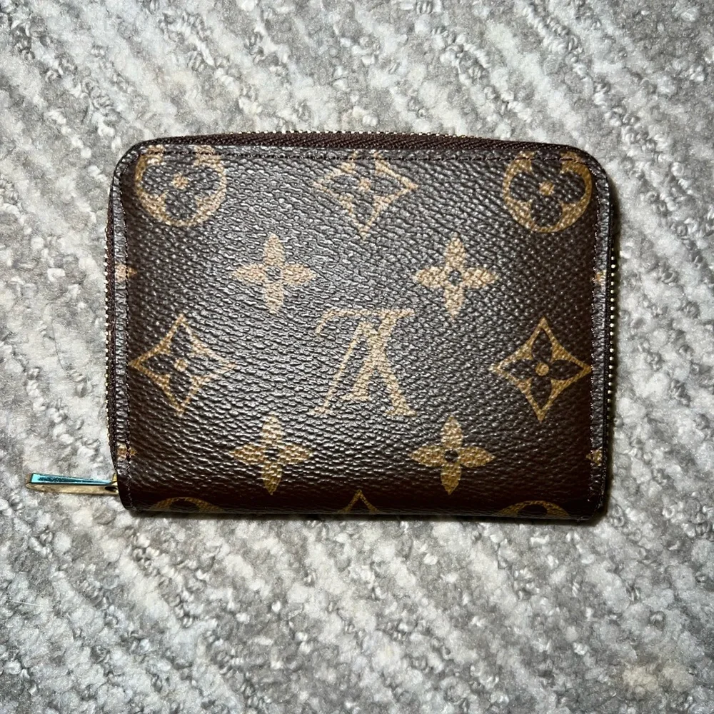 Louis Vuitton Change Wallet Authentic - Picture 2 of 9